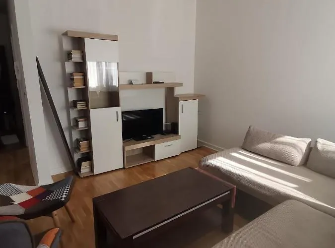 Sweet Apartment Near The City Centar With Garage