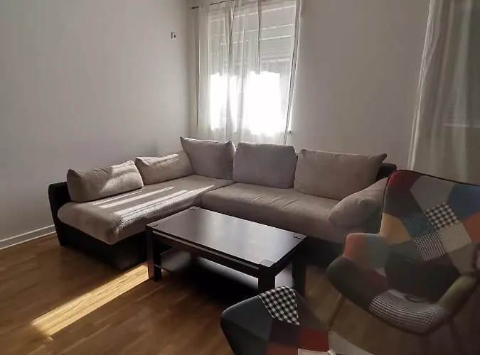 Sweet Apartment Near The City Centar With Garage