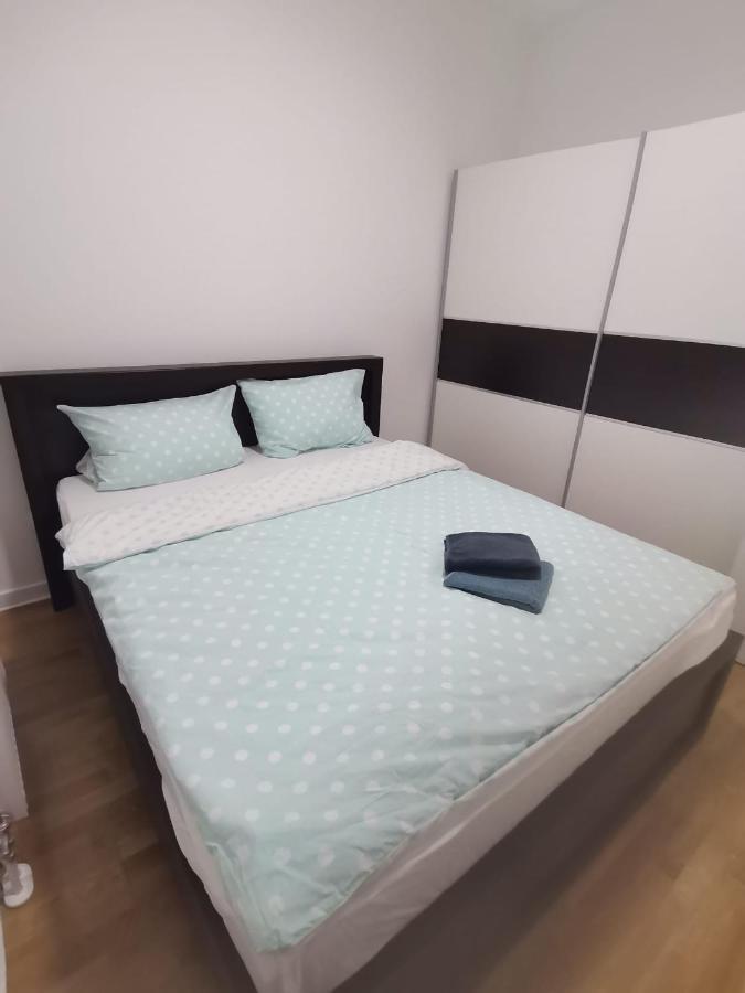 Sweet Near The Centar With Garage Apartment